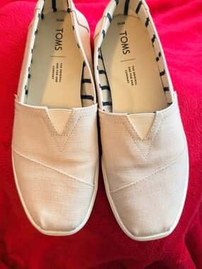 Toms Slip-On Canvas Shoes in Light Beige with Blue Logo Tabs